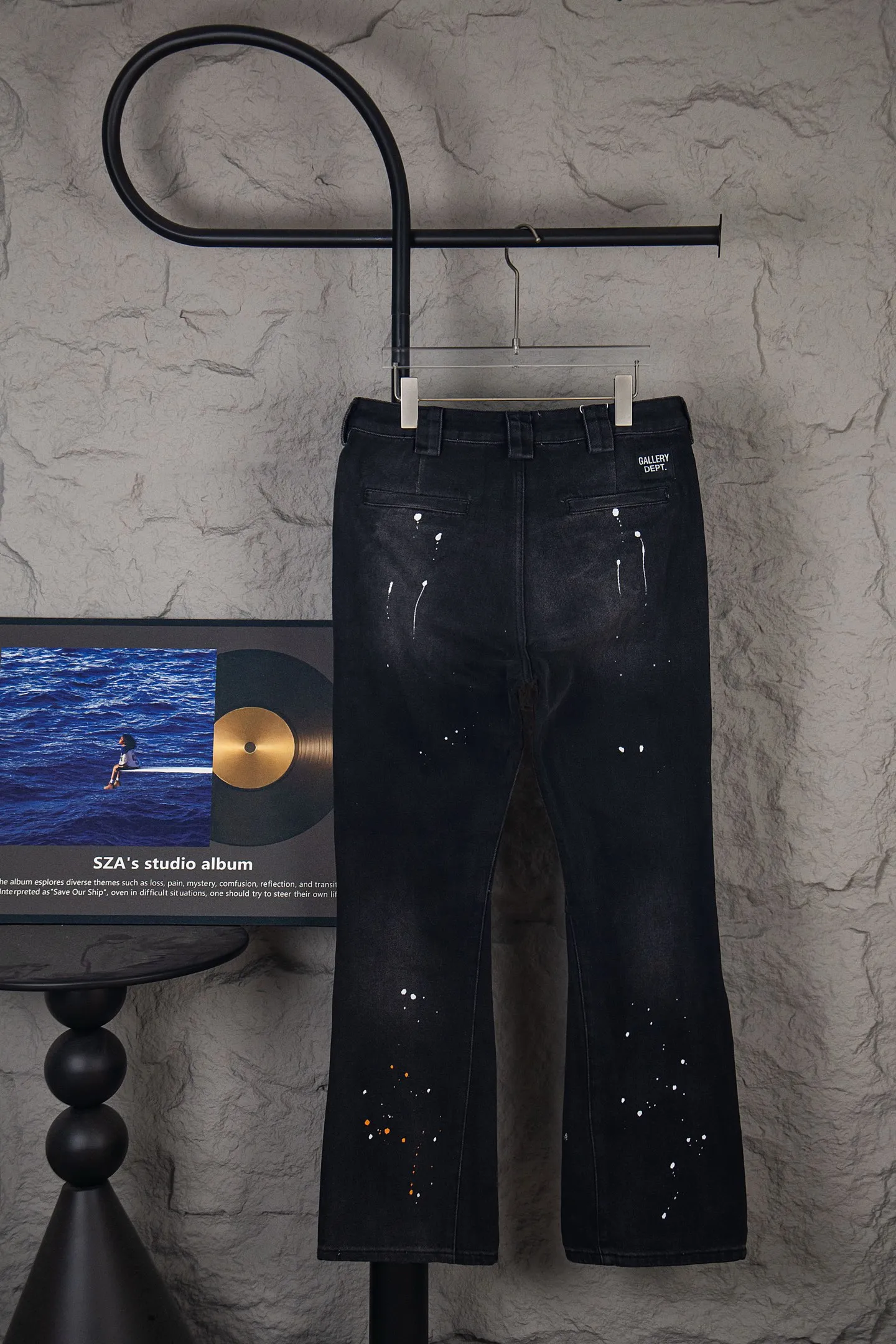 Style number: M460 P250 Top heavy industry GALLERY DEPT. Spliced ​​ink splash back logo washed retro jeans men and women high street splash ink pants micro-flared casual trousers trendy couple same style Size: 28 30 32 34 36 (corresponds to S M L XL XXL)